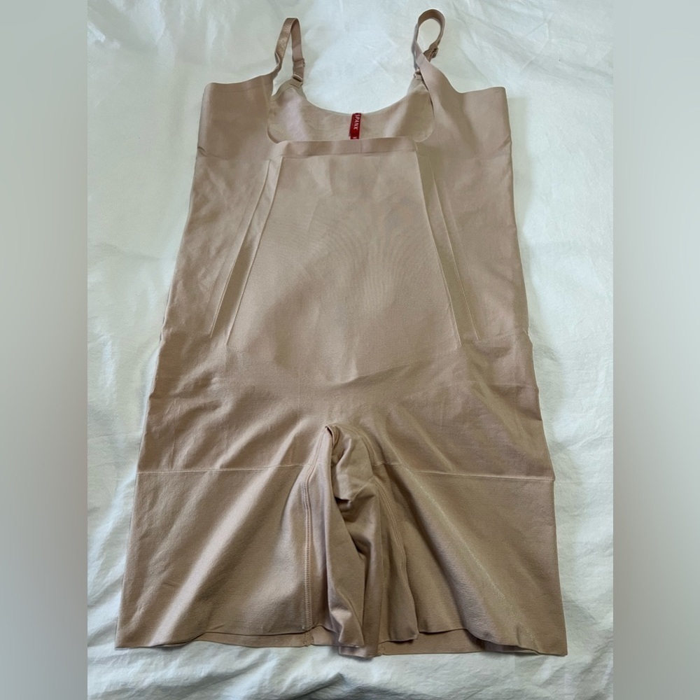 SPANX Women's Oncore Open-Bust Mid-Thigh Bodysuit Beige Size 1X